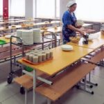 Мэр отказался от прошлогоднего питания. В Ульяновске право выбора оператора хотят оставить за родителями