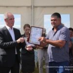 Инвесторы уничтожают фермеров, а чиновники умывают руки