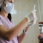 Продавцы, таксисты, парикмахеры… Для кого Роспотребнадзор планирует ввести обязательную вакцинацию