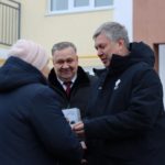 Новоселье в Новоселках оказалось несчастливым. Переселенцы из аварийного жилья требуют исправить строительный брак